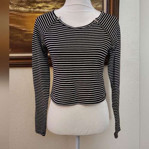 Vintage 1990s 2000s Long-Sleeve White & Black Stripe Top From Guess - Picture 1 of 14